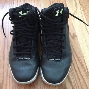 Black under armour basketball shoes